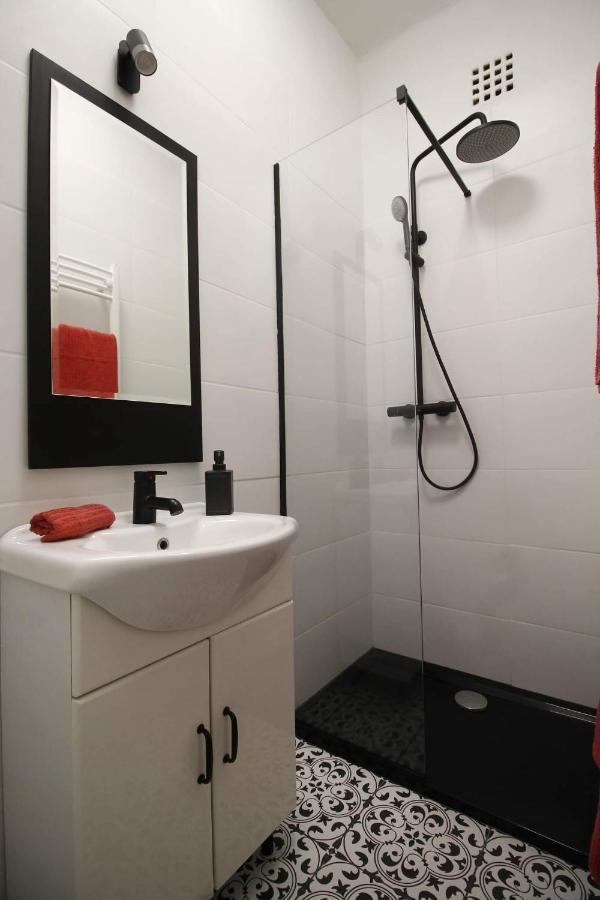 Viktoria Studioapartman Дьор Екстериор снимка