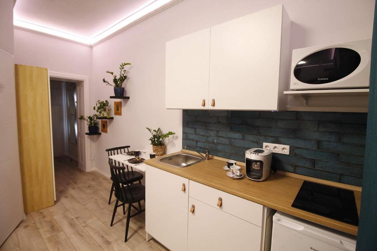Viktoria Studioapartman Дьор Екстериор снимка